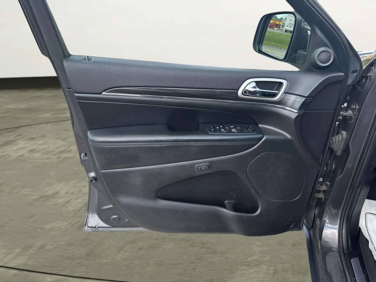 Used 2019 Jeep Grand Cherokee Limited AWD/4WD image 10