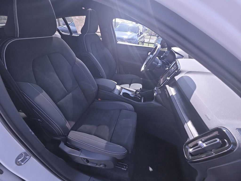 Used 2023 Volvo C40 P8 Recharge Ultimate image 12