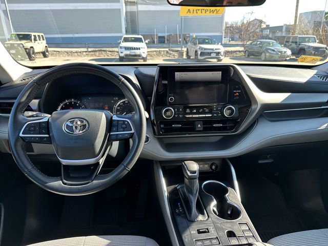 Used 2023 Toyota Highlander LE AWD/4WD image 15
