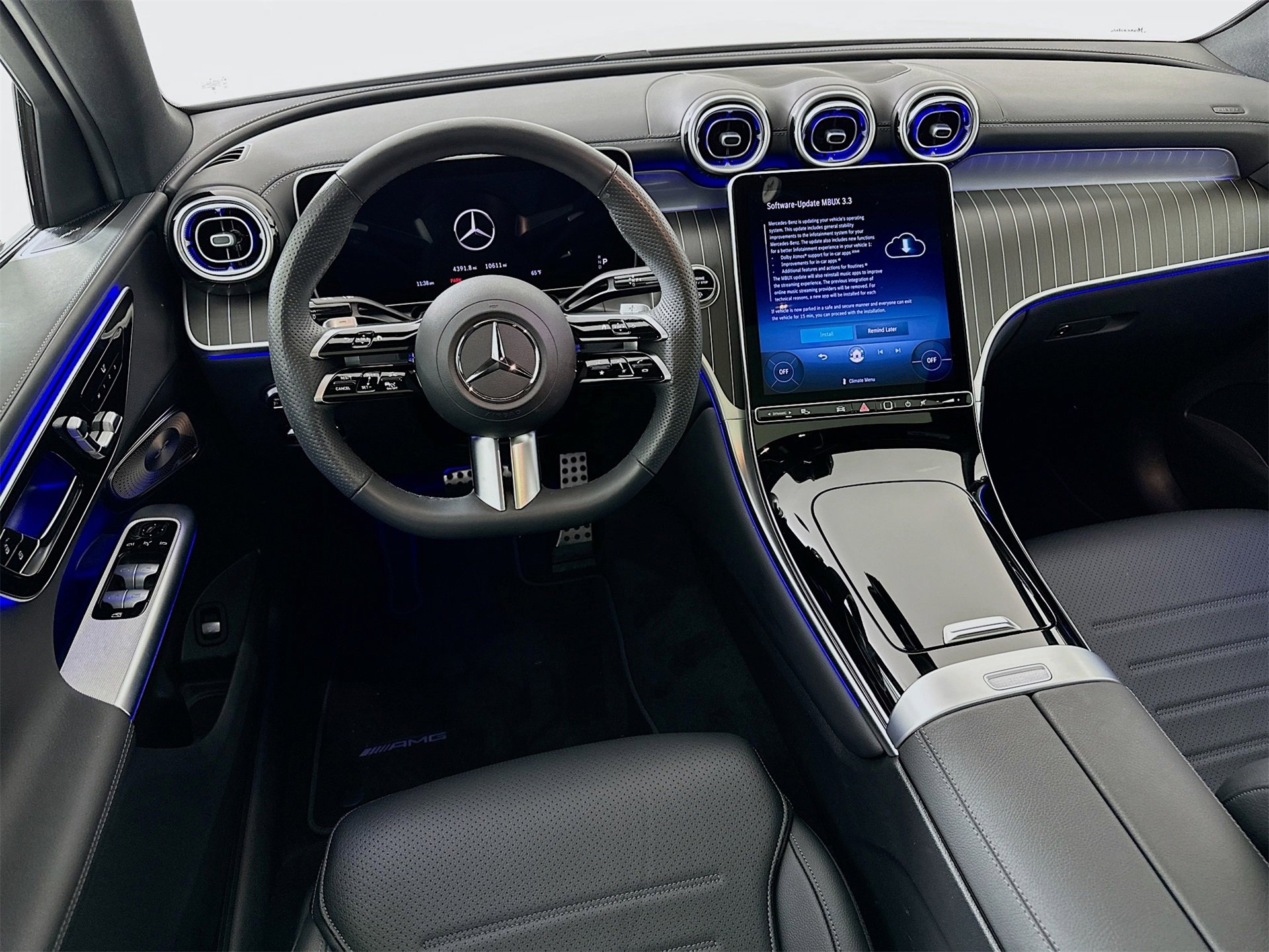 Used 2025 Mercedes-Benz GLC 300 4MATIC image 25