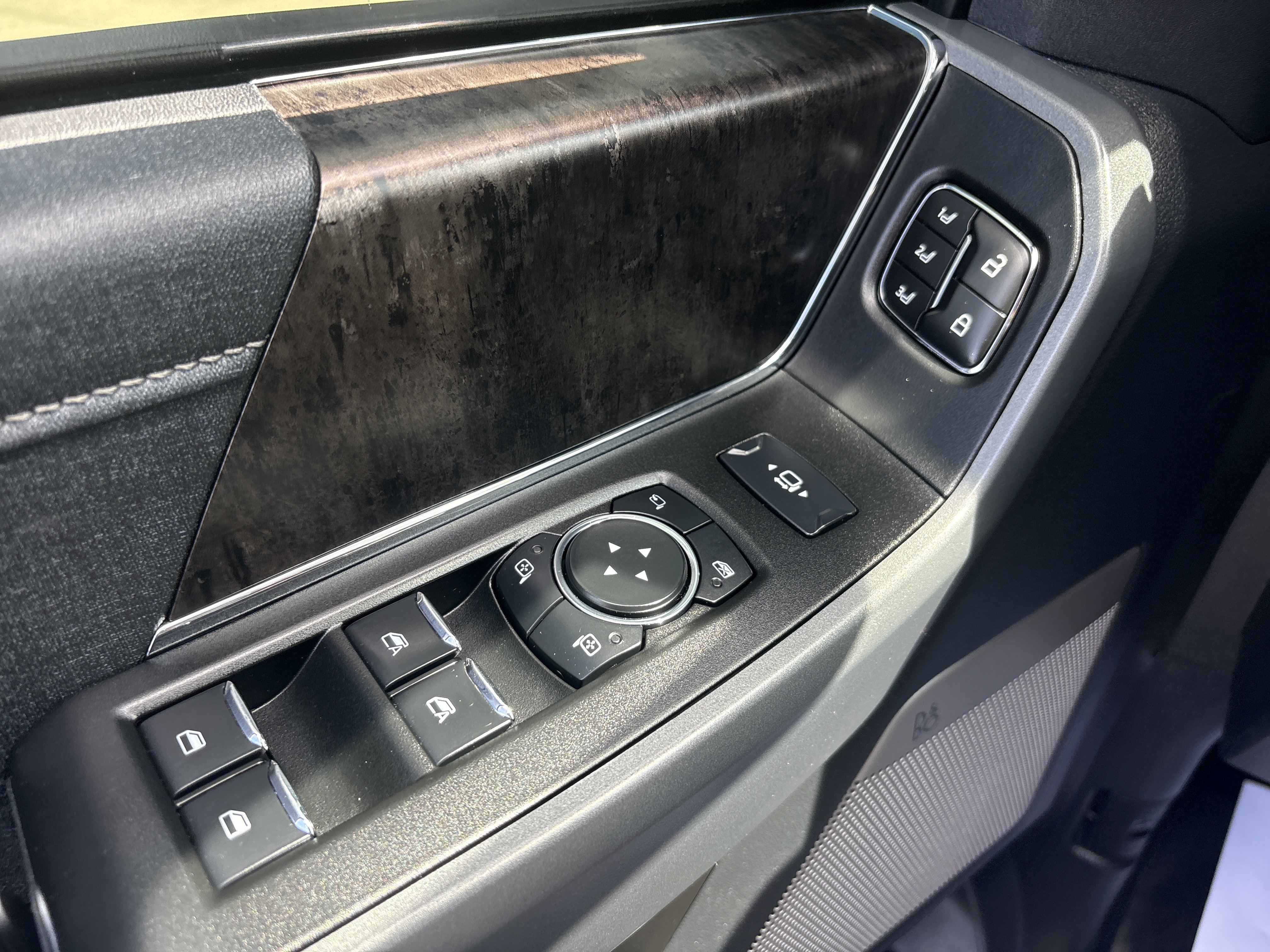 Used 2024 Ford F350 Lariat w/ Lariat Ultimate Package AWD/4WD image 11