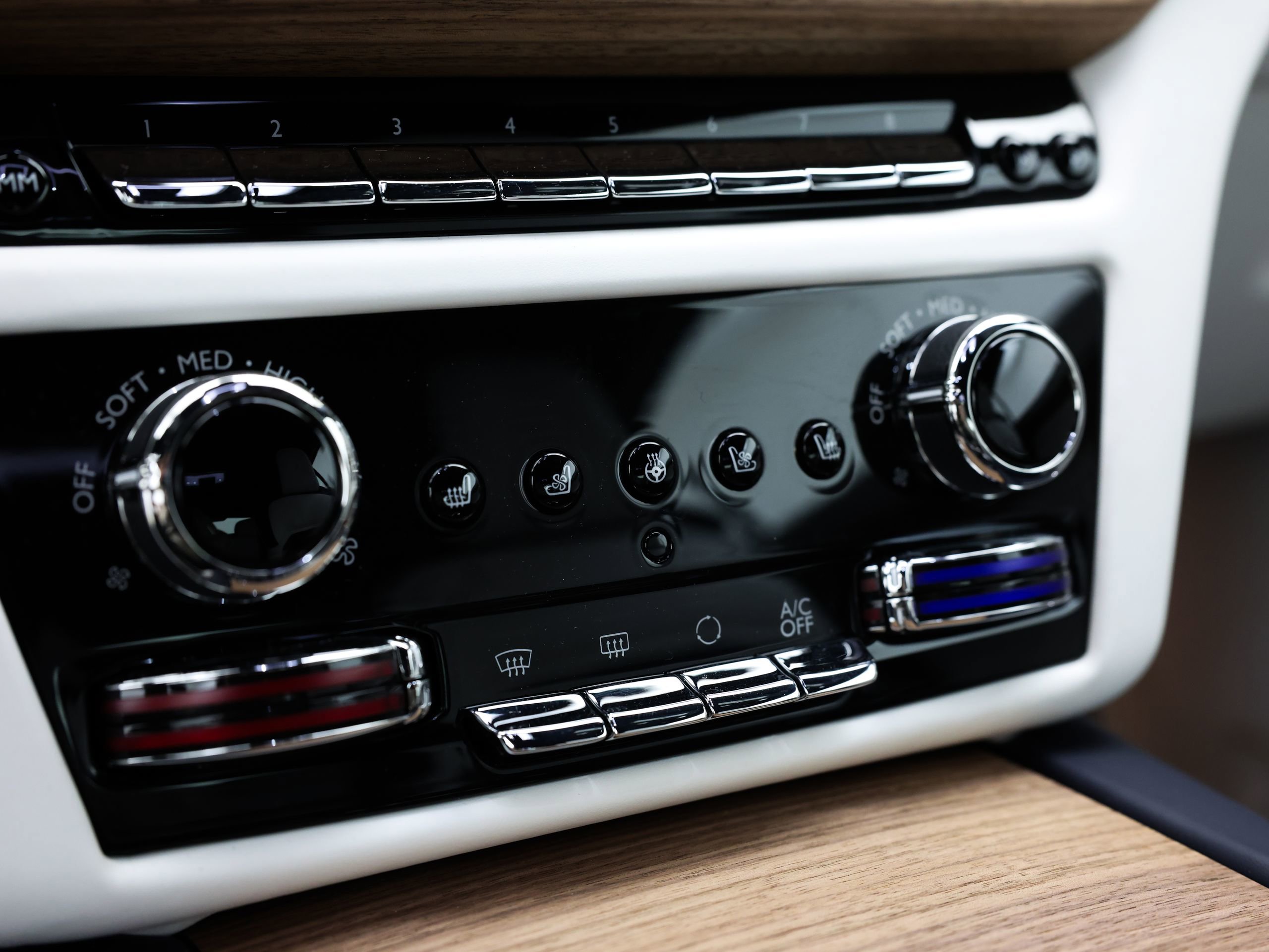 New 2026 Rolls-Royce Spectre Base image 23