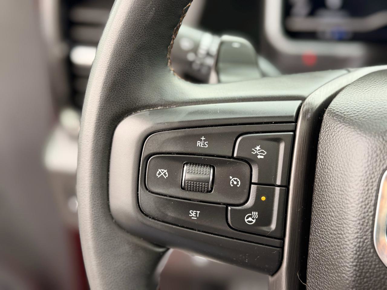 Used 2024 GMC Sierra 1500 AT4 w/ Technology Package AWD/4WD image 17