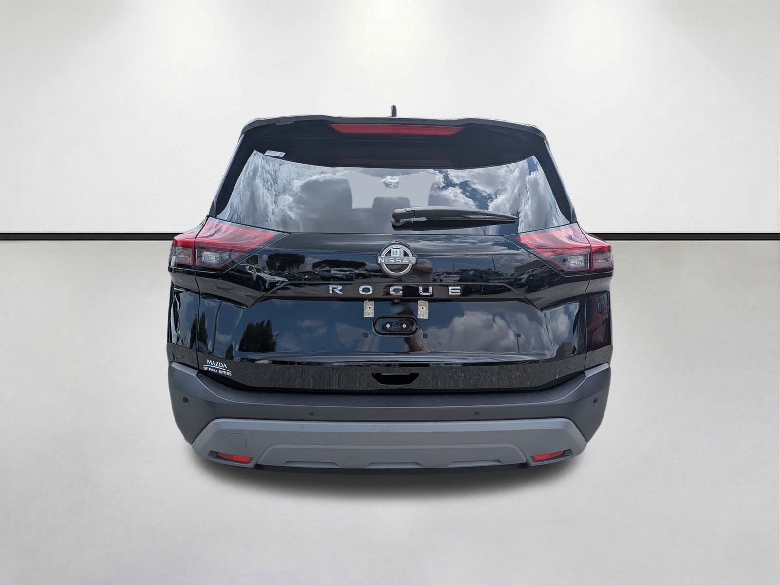 Used 2023 Nissan Rogue S FWD image 5