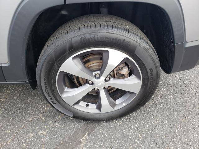 Used 2022 Jeep Cherokee Limited image 27