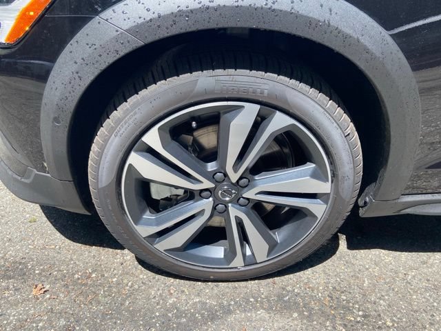 New 2026 Volvo V60 B5 Cross Country Plus w/ Climate Package AWD/4WD image 9