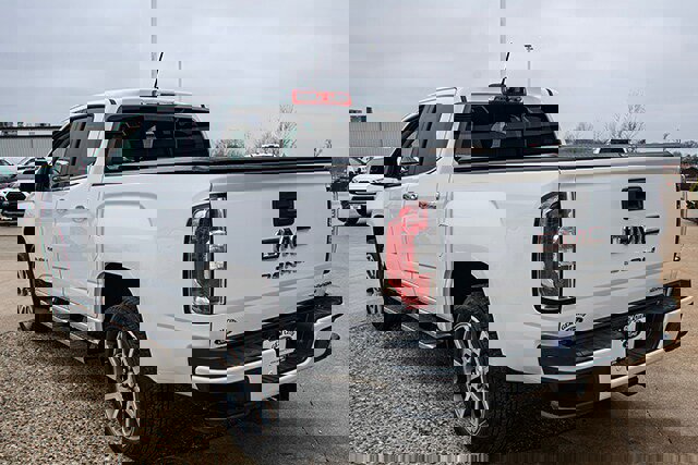 Used 2021 GMC Canyon Denali image 3