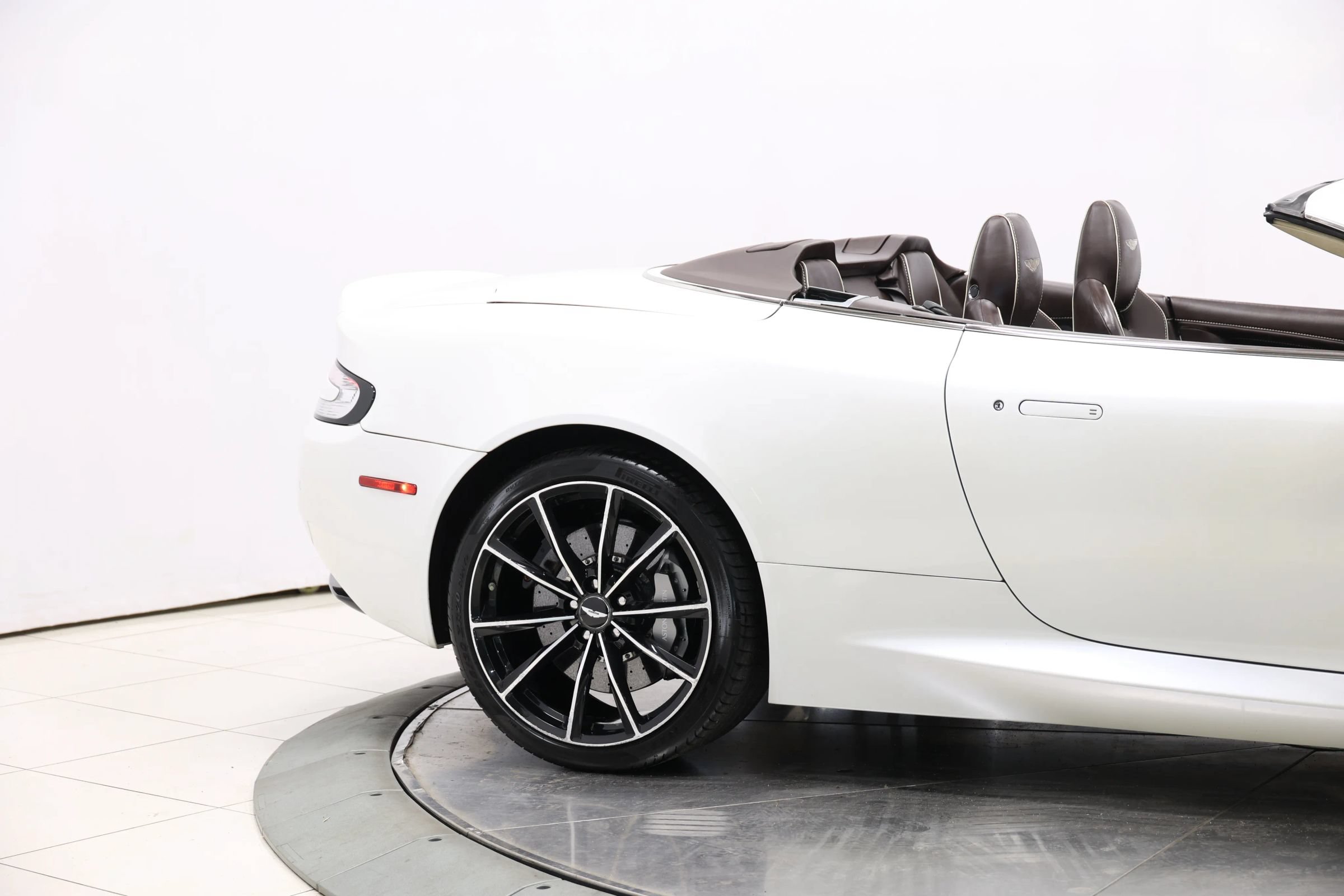 Used 2016 Aston Martin DB9 GT RWD image 58