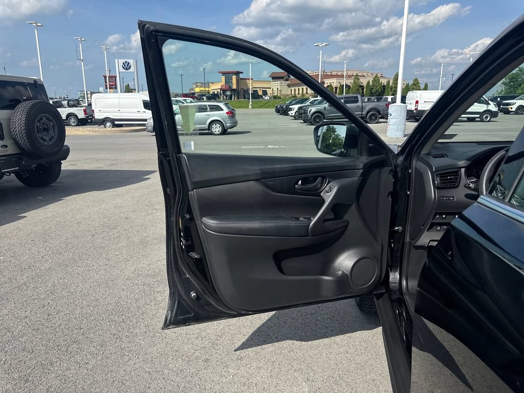Used 2020 Nissan Rogue S AWD/4WD image 40
