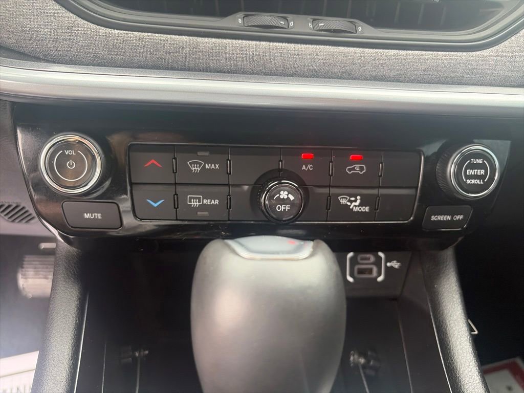 Used 2024 Jeep Compass Latitude AWD/4WD image 21