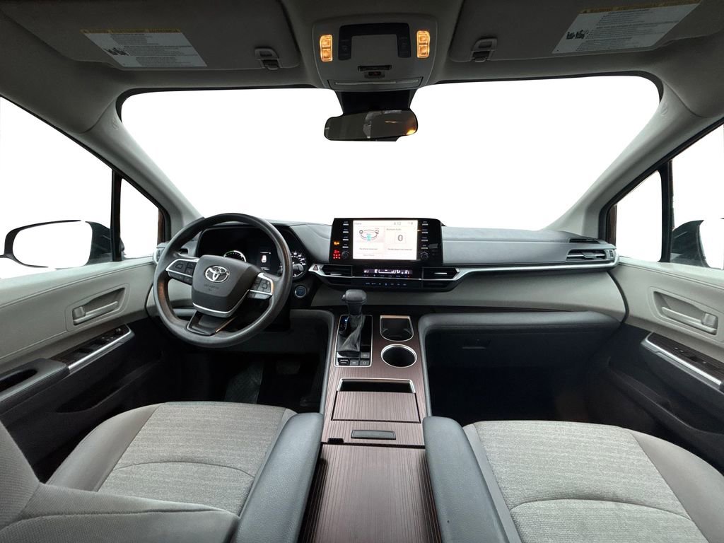 Used 2021 Toyota Sienna LE image 18