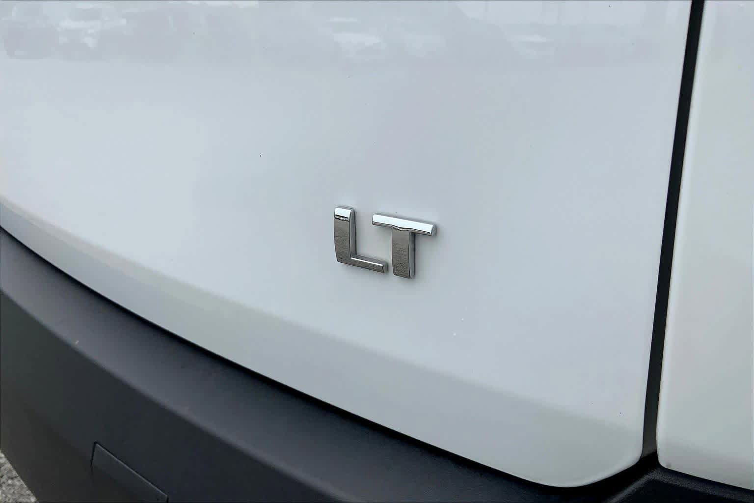 Used 2023 Chevrolet Traverse LT w/ Rear Camera Mirror Package image 10