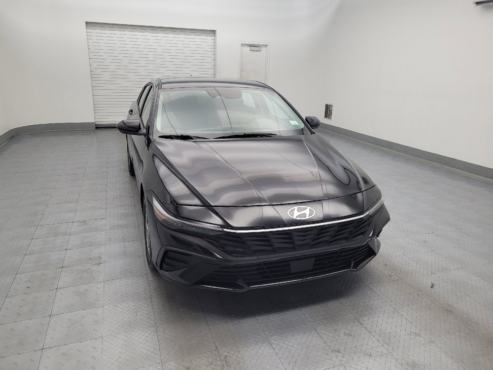 Used 2025 Hyundai Elantra SE FWD image 14