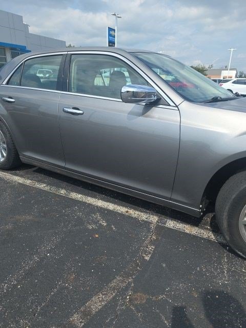 Used 2011 Chrysler 300 C RWD image 3
