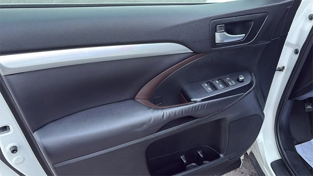 Used 2016 Toyota Highlander XLE image 22