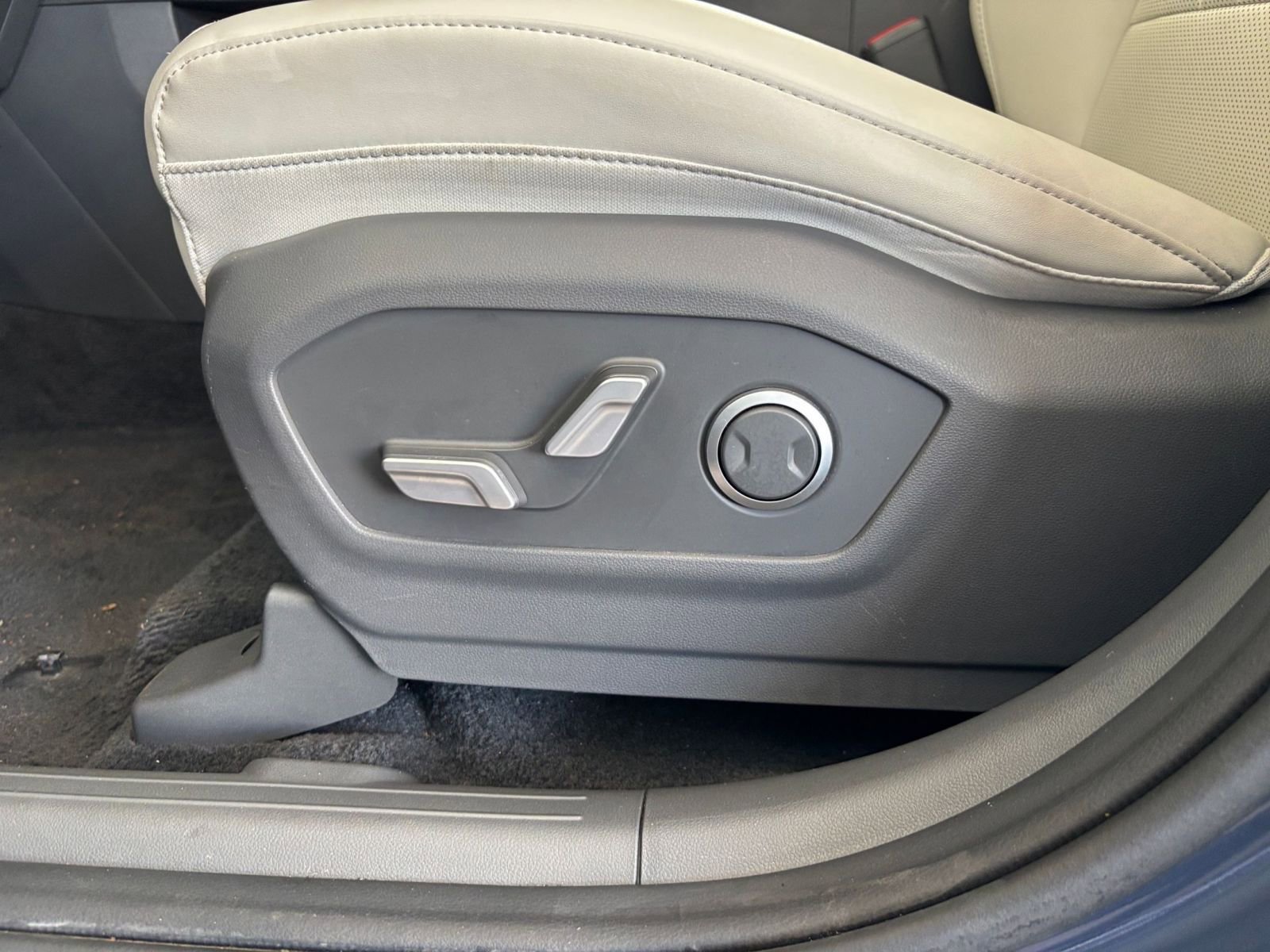 Used 2025 Hyundai Santa Fe SEL FWD image 22