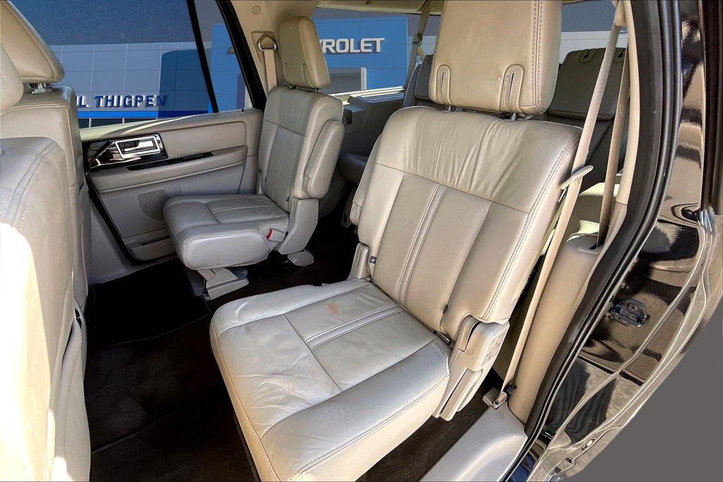 Used 2016 Lincoln Navigator L Select RWD image 25