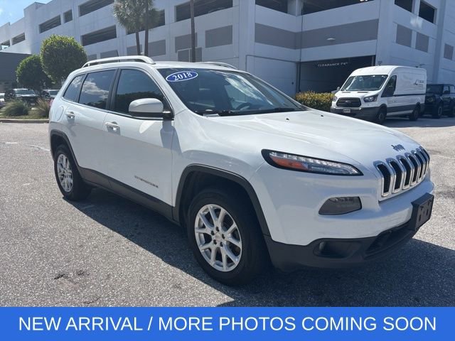 Used 2018 Jeep Cherokee Latitude Plus w/ Cold Weather Group AWD/4WD image 1