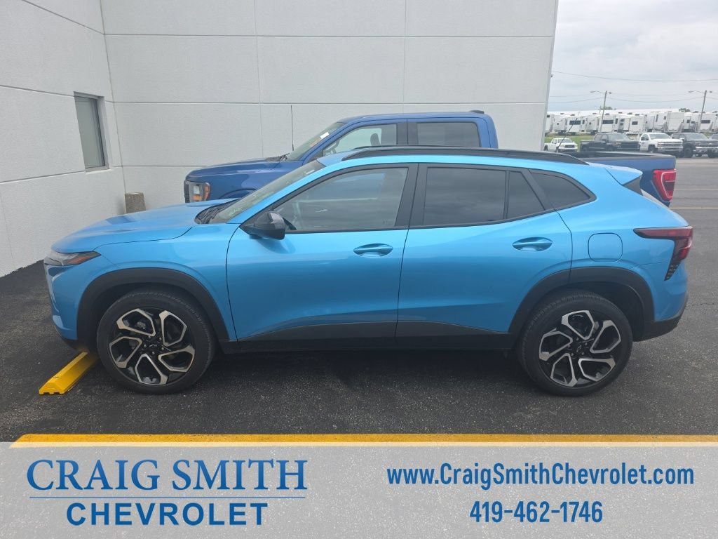 Used 2025 Chevrolet Trax RS w/ Driver Confidence Package FWD image 9