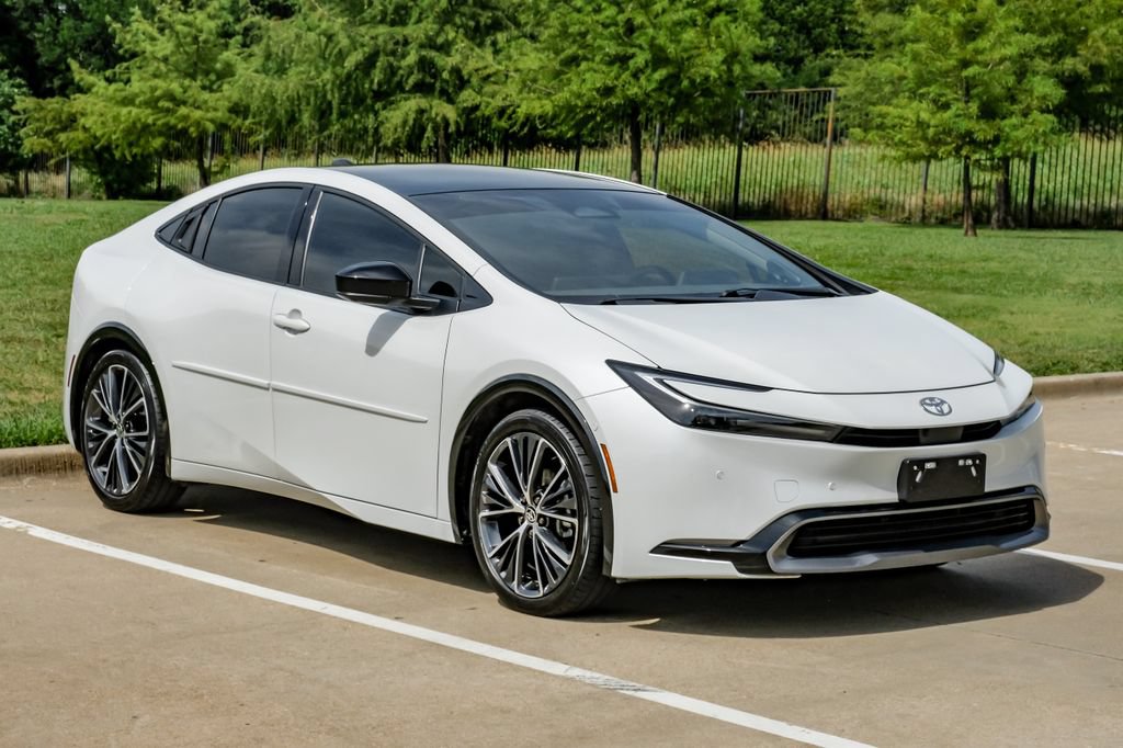 Used 2024 Toyota Prius Limited w/ Limited Premium Package FWD image 11