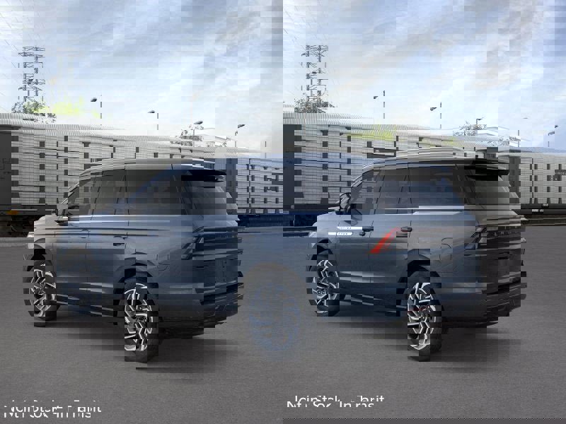 New 2026 Lincoln Navigator Reserve image 4