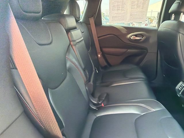 Used 2014 Jeep Cherokee Trailhawk w/ Leather Interior Group AWD/4WD image 12