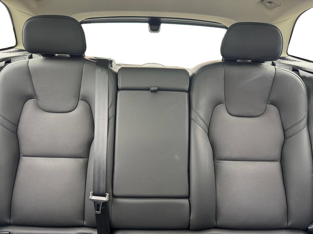 Certified 2025 Volvo XC60 B5 Plus w/ Protection Package Premier AWD/4WD image 22