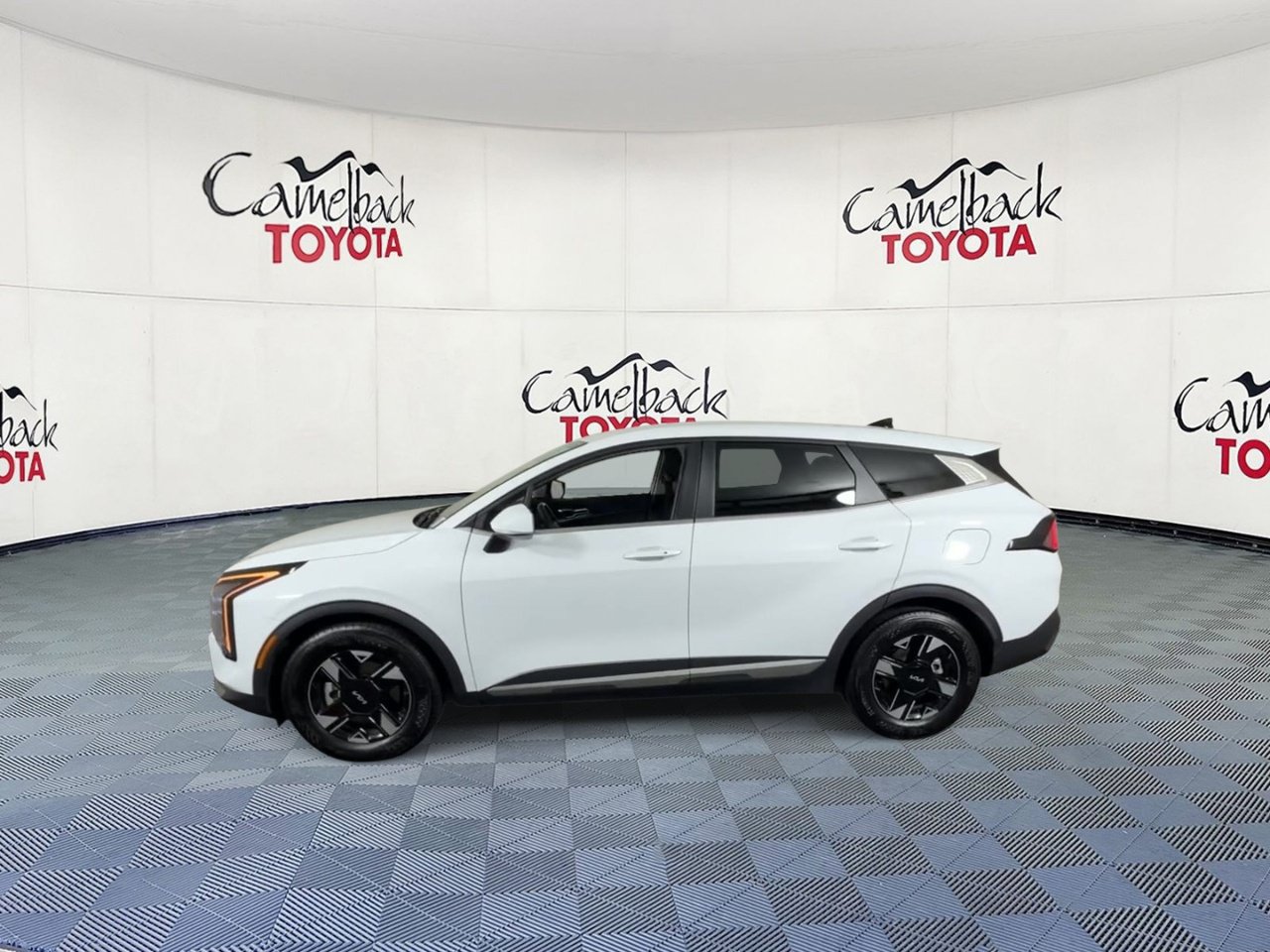 Used 2026 Kia Sportage LX FWD image 8