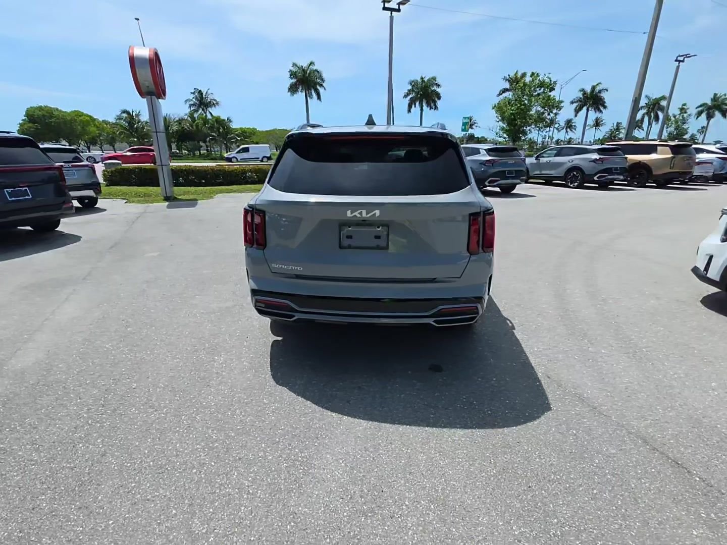 Used 2023 Kia Sorento EX w/ Panoramic Sunroof Package FWD image 4