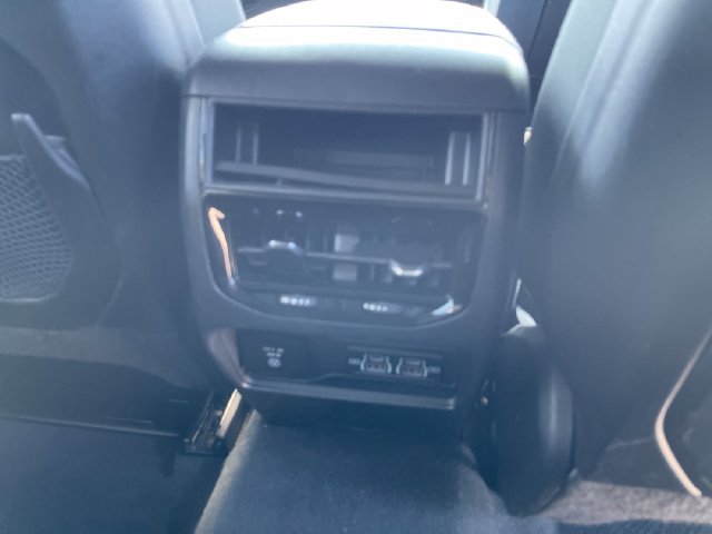 Used 2025 Jeep Grand Cherokee Altitude AWD/4WD image 29