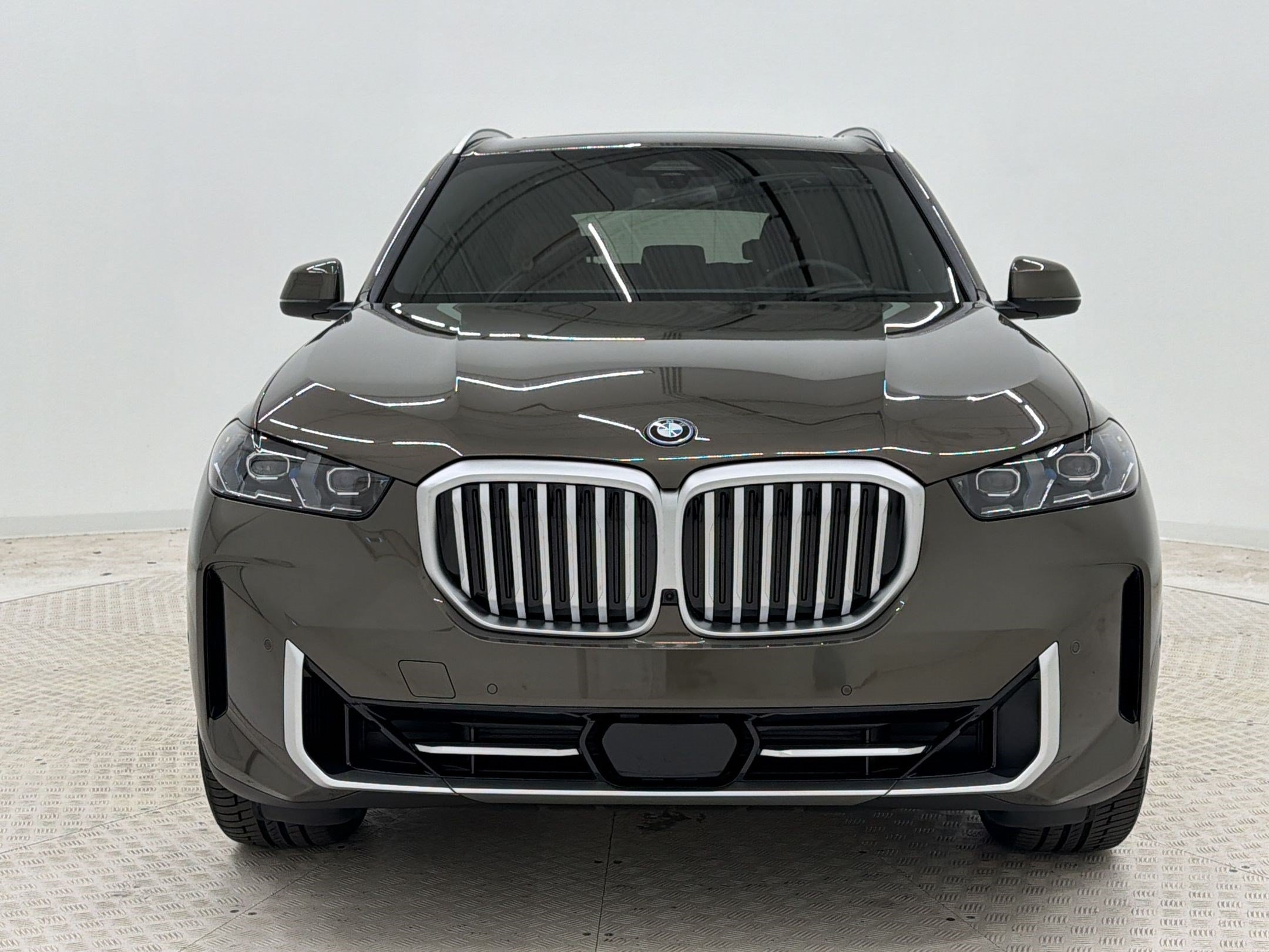 New 2026 BMW X5 xDrive50e w/ Climate Comfort Package AWD/4WD image 6