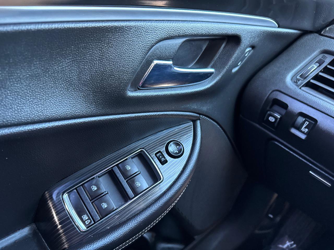 Used 2017 Chevrolet Impala LT image 25