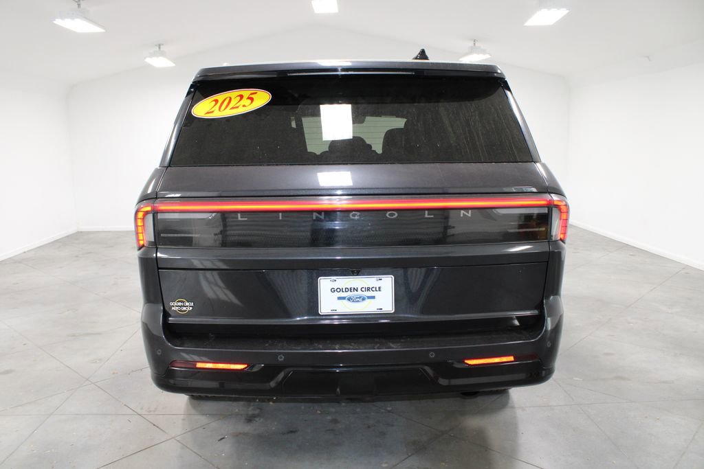 Used 2025 Lincoln Navigator Reserve AWD/4WD image 8