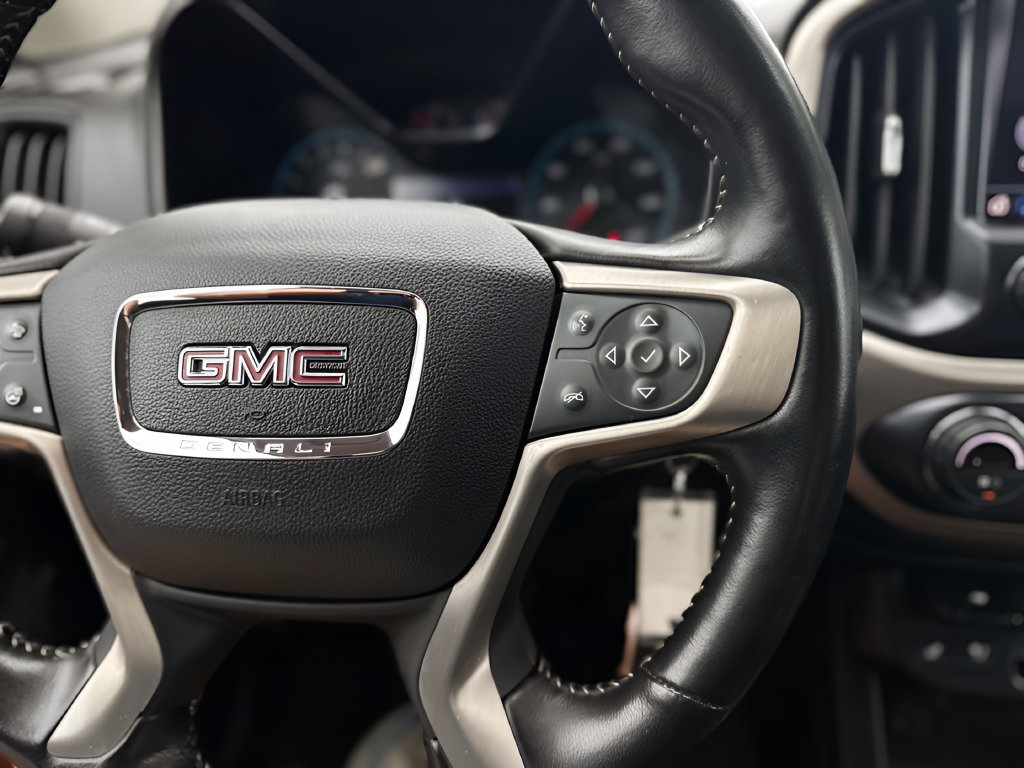 Used 2020 GMC Canyon Denali RWD image 15