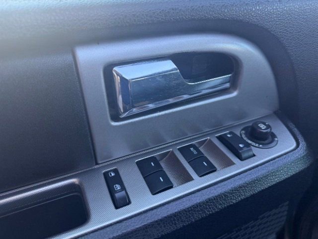 Used 2016 Ford Expedition XLT w/ Equipment Group 202A AWD/4WD image 18