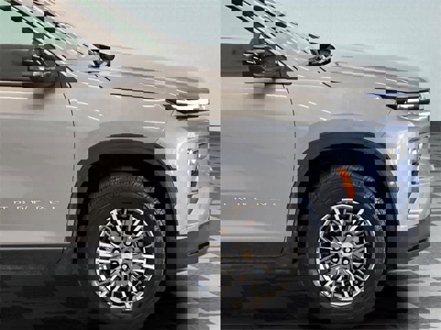 Used 2025 Chevrolet Traverse LT image 6
