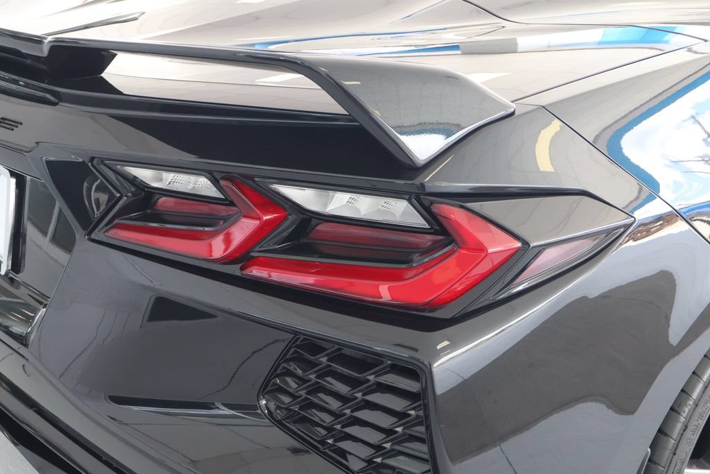Used 2023 Chevrolet Corvette Stingray Premium Conv w/ Z51 Performance Package RWD image 9