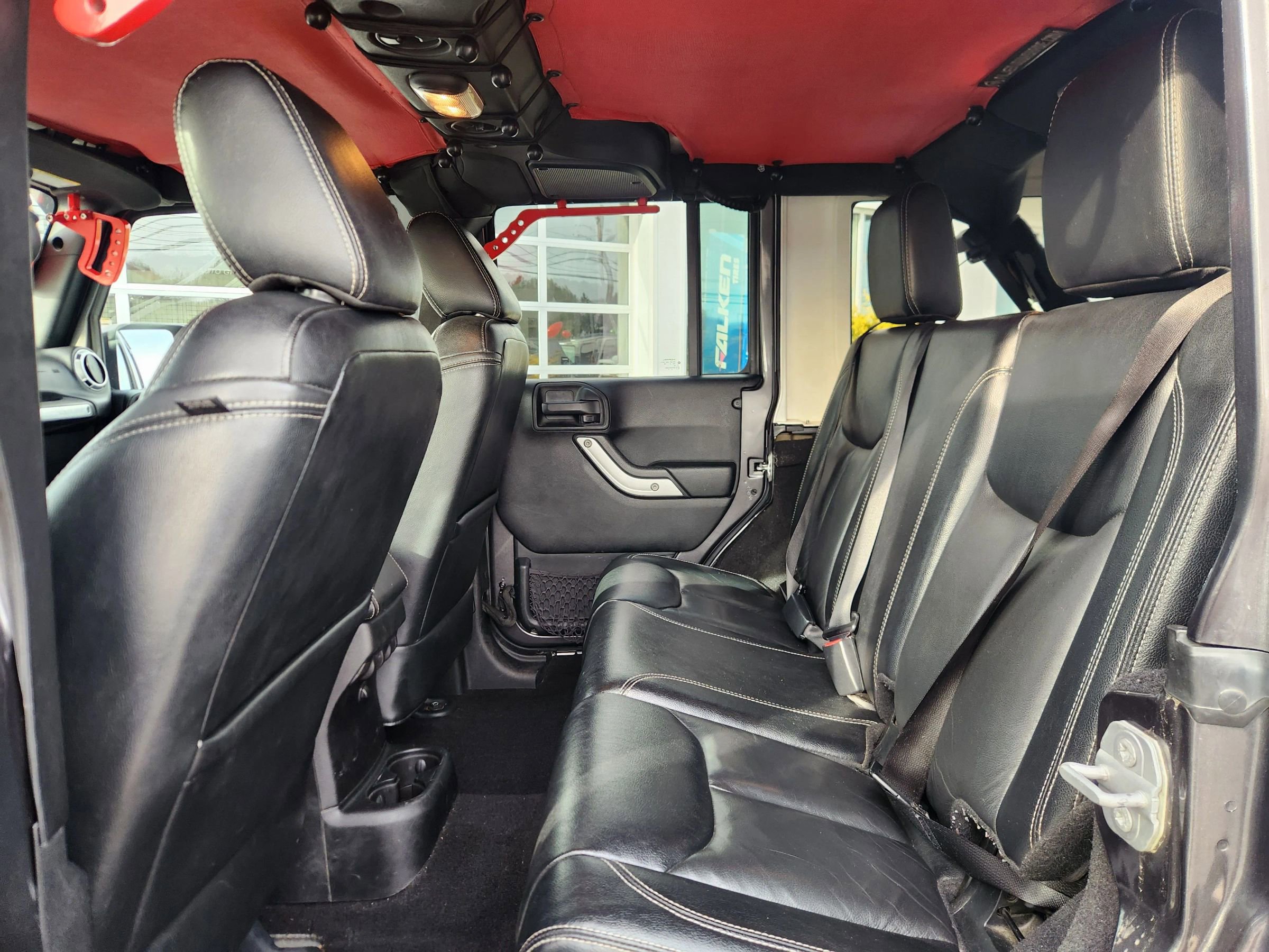 Used 2016 Jeep Wrangler Unlimited Rubicon image 40