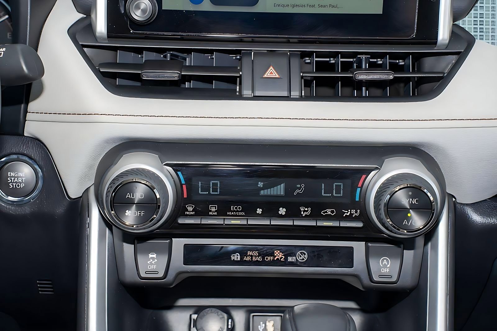 Used 2025 Toyota RAV4 XLE w/ Convenience Package image 24