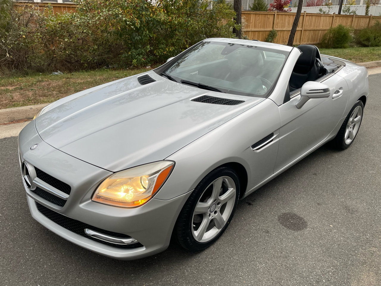 Used 2013 Mercedes-Benz SLK 250 image 2