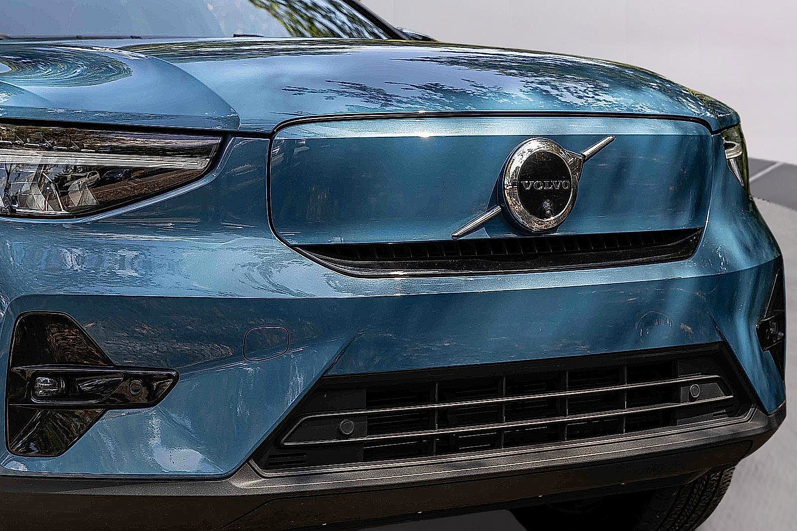 Used 2023 Volvo XC40 Recharge Plus w/ Protection Package Premier image 26