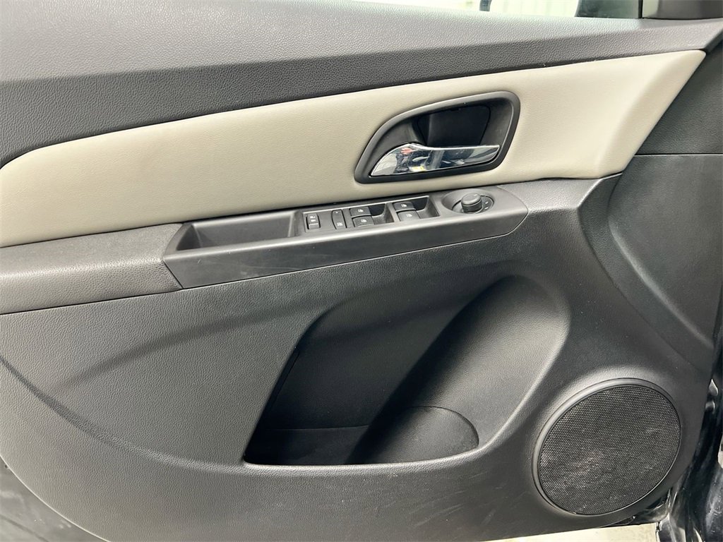 Used 2015 Chevrolet Cruze LS image 20