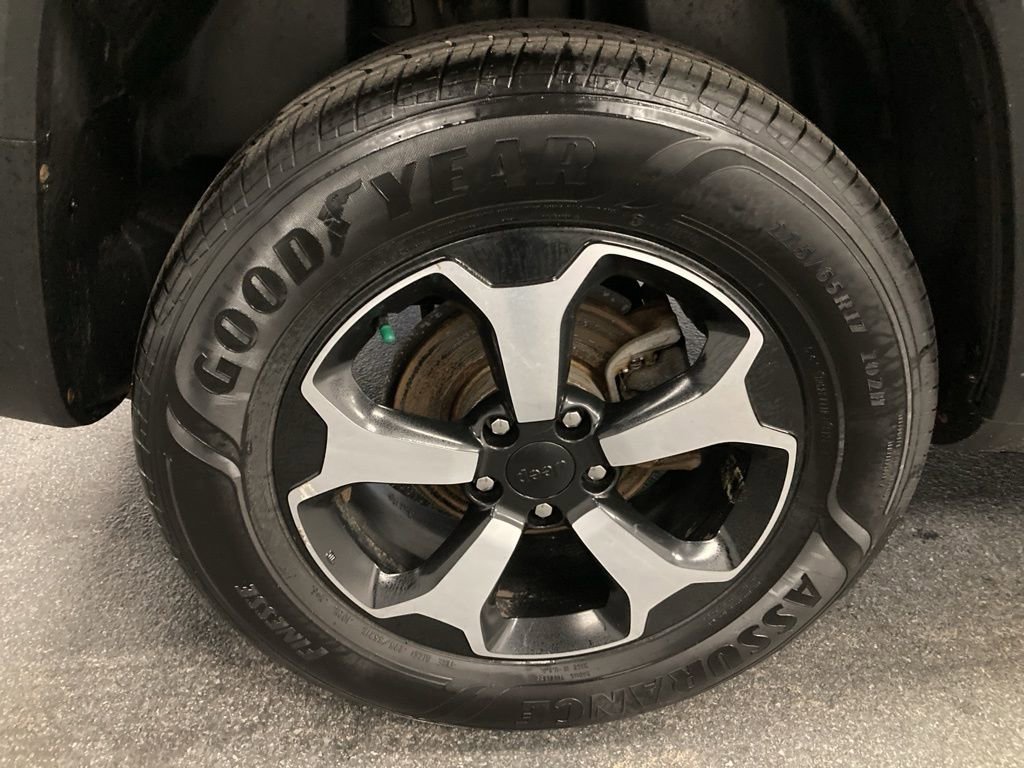 Used 2019 Jeep Renegade Trailhawk w/ UConnect 8.4 Nav Group AWD/4WD image 14