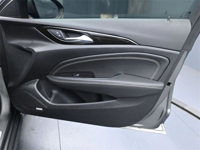 Used 2018 Buick Regal Essence w/ Driver Confidence Package #1 image 29