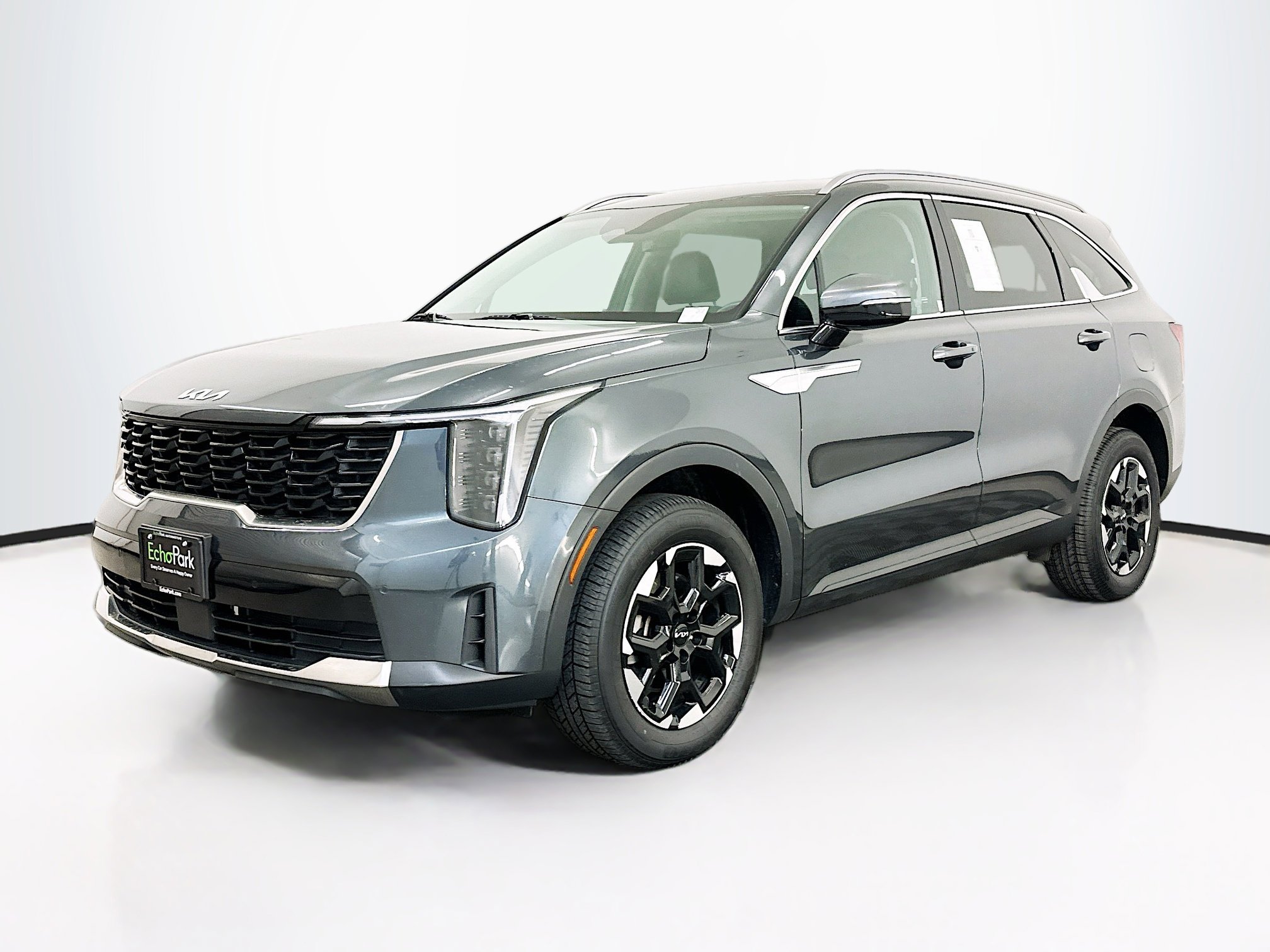 Used 2024 Kia Sorento S image 3