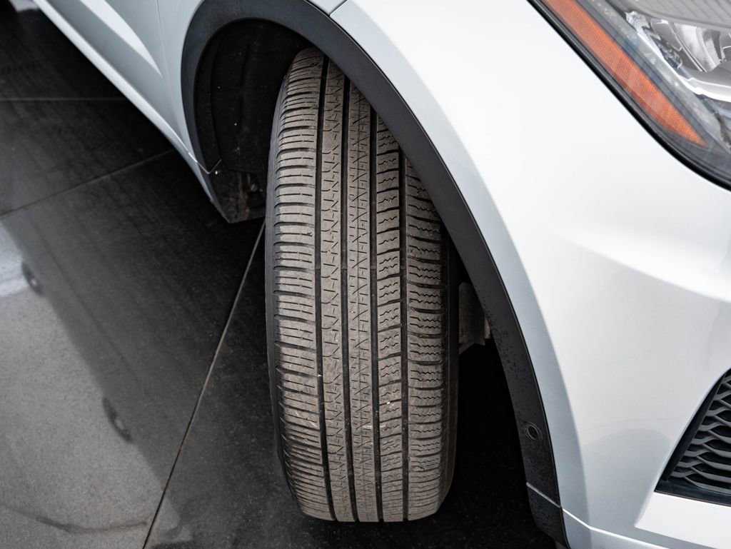 Used 2019 Jaguar E-PACE R-Dynamic SE image 51