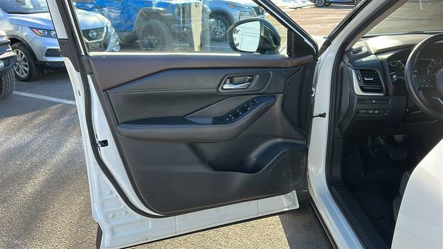 Certified 2023 Nissan Rogue SV w/ SV Premium B Package image 8