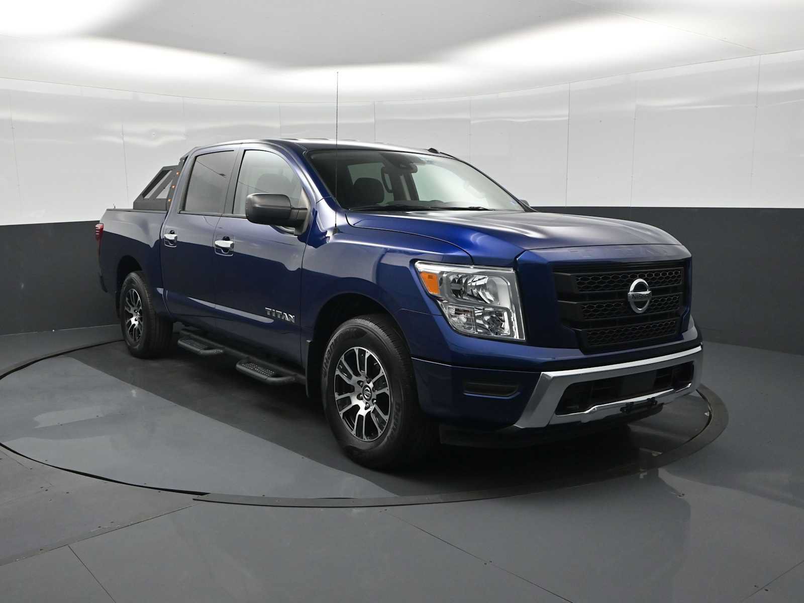 Used 2021 Nissan Titan SV w/ Accessory Utility Package AWD/4WD image 2