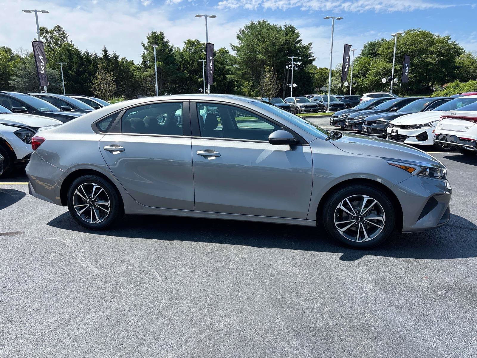 Used 2023 Kia Forte LXS w/ LXS Technology Package FWD image 3