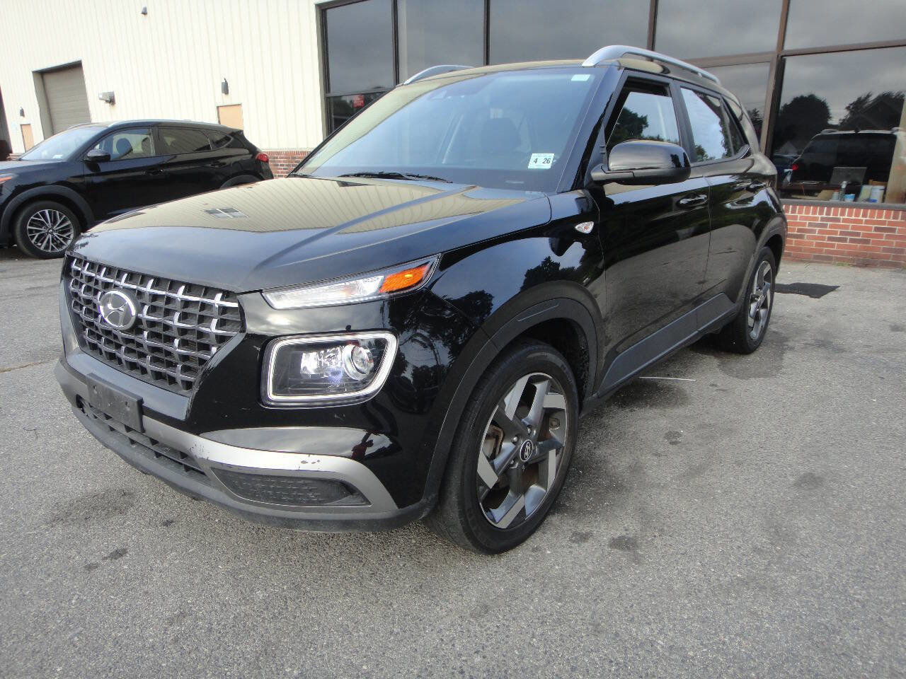 Used 2021 Hyundai Venue SEL w/ Premium Package image 1